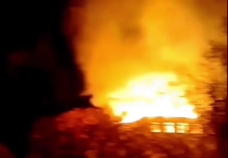 На окупованій Луганщині дрони атакували склад боєприпасів – триває потужна детонація