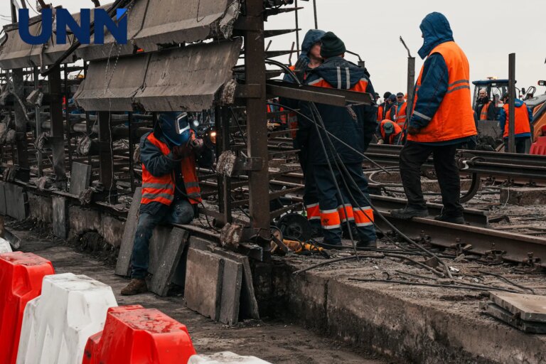 Коли відновлять рух на Південному мосту: ситуація на місці прильоту, фоторепортаж