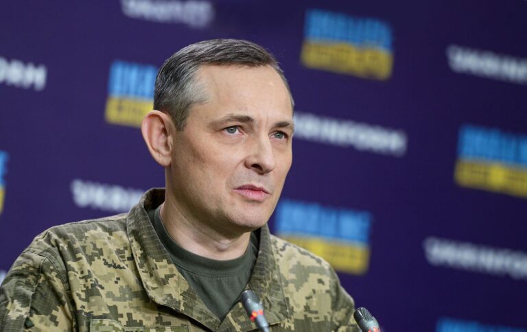 Росія вдарила по Південному мосту в Києві кількома балістичними ракетами, – Ігнат